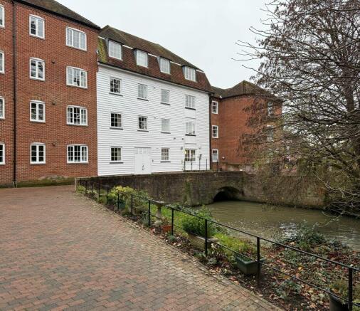 2 bed property, in Flat 19 Deans Mill Court, £60,000