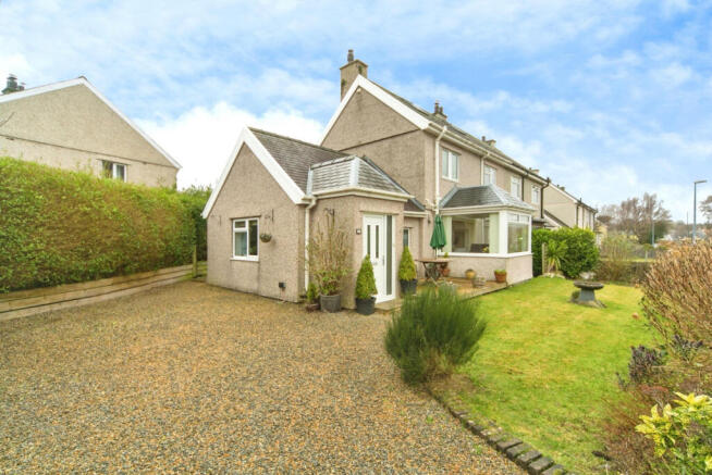 3 bed property, in Maes Padarn, £290,000