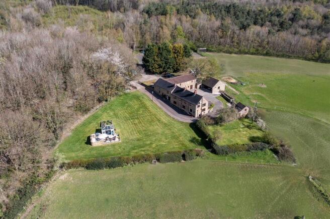 4 bed property, in Monkwood Farm, £1,750,000
