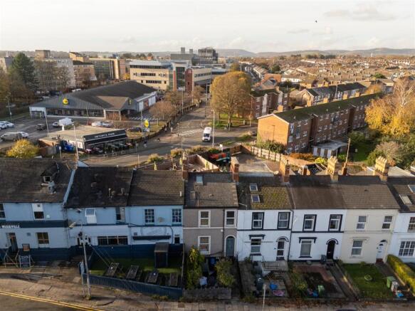 6 bed property, in Woodville Road, £450,000