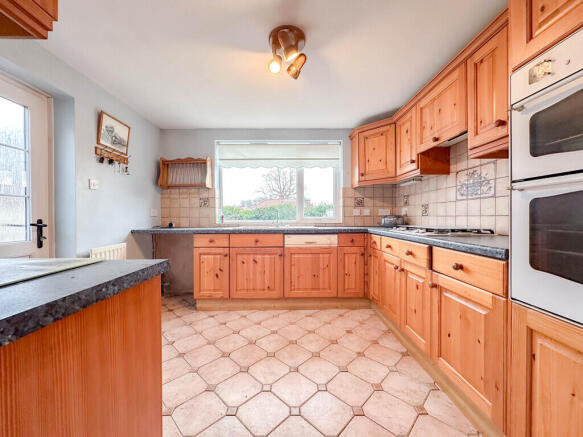 2 bed property, in Belmont Avenue, £145,000