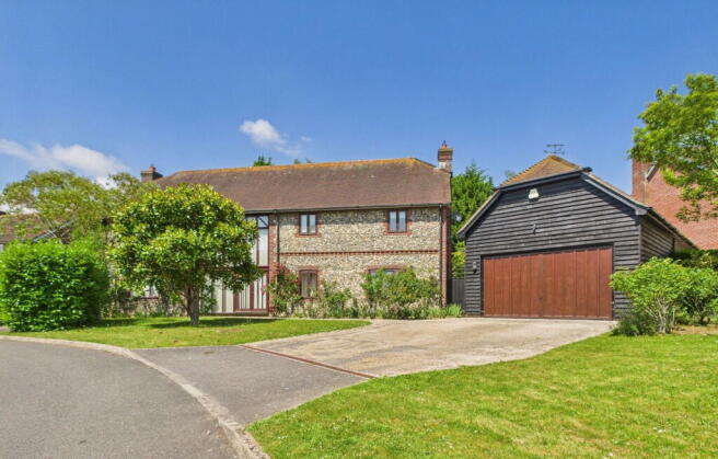 5 bed property, in Convent Gardens, £1,000,000