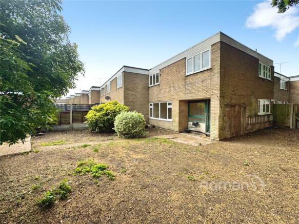 4 bed property, in Caswell Close, £350,000