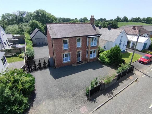4 bed property, in Clarbeston Road SA63, £390,000