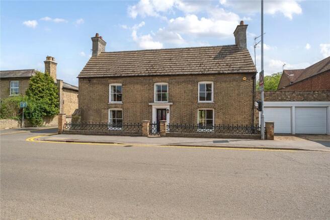 2 bed property, in Pratt Street, £350,000