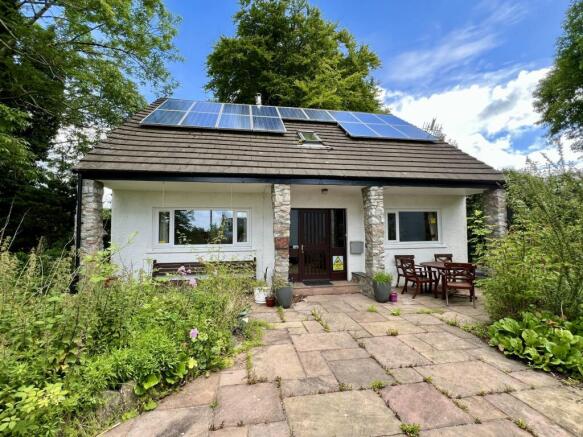 3 bed property, in Braeside House, £230,000
