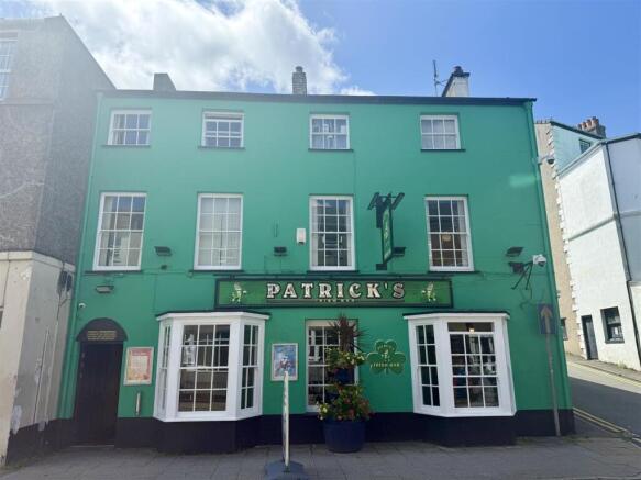 5 bed property, in Holyhead Road, £550,000