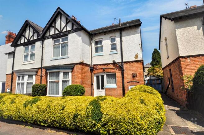 3 bed property, in Albert Promenade, £240,000