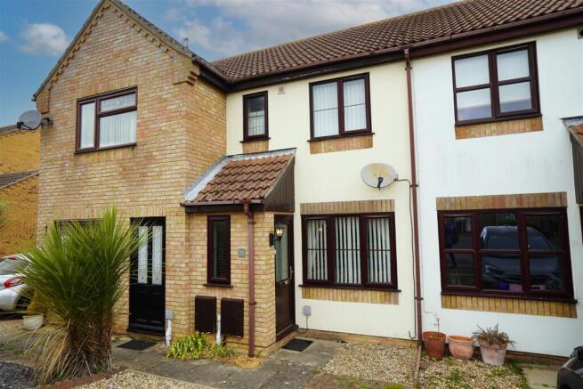2 bed property, in Swift Close, £180,000