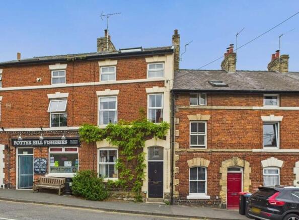 3 bed property, in 12 Potter Hill, £140,000