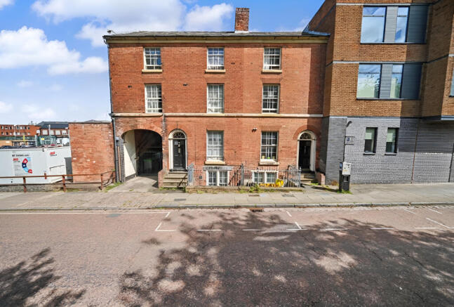 10 bed property, in Church Street, £750,000