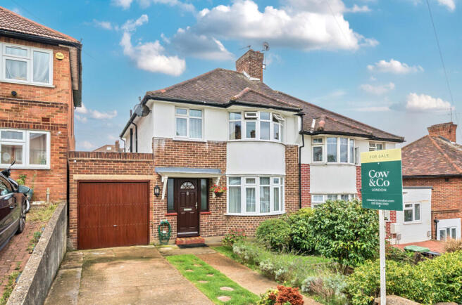 3 bed property, in Brampton Grove, £645,000
