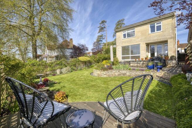 4 bed property, in Bruelands, £570,000