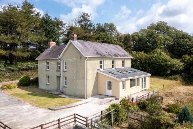 5 bed property, in Blaenffos, £580,000