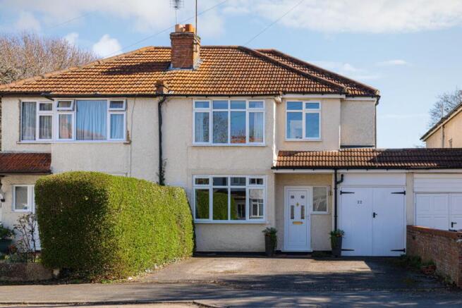 3 bed property, in Caenwood Road, £700,000