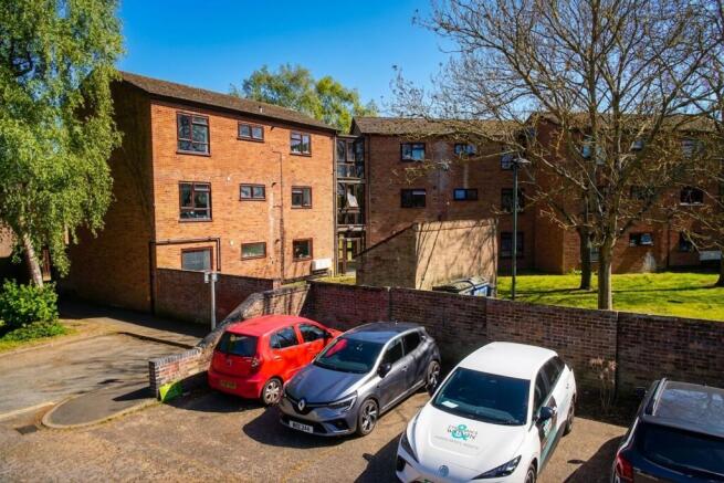 2 bed property, in Russet Grove, £160,000