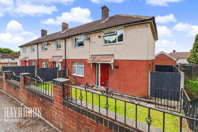 4 bed property, in Oak Street, £135,000