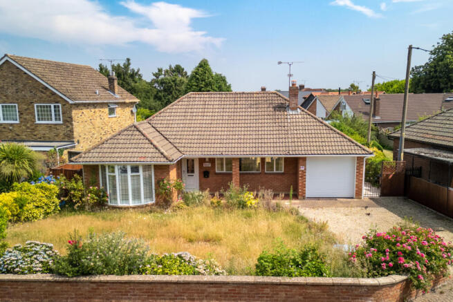3 bed property, in Main Road, £575,000