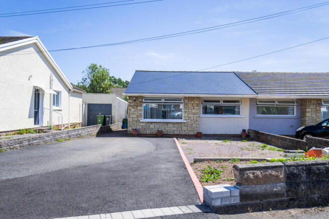 2 bed property, in Heol Mabon, £395,000