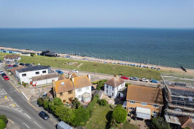 3 bed property, in Marine Crescent, £600,000