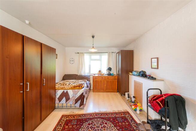 1 bed property, in Long Lane, £205,000