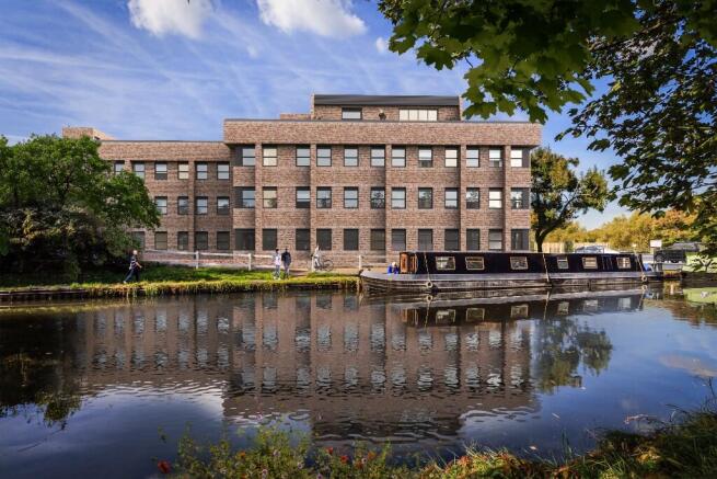 2 bed property, in Rockingham Road, £397,750