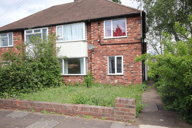 2 bed property, in Glenwood Grove, £70,000