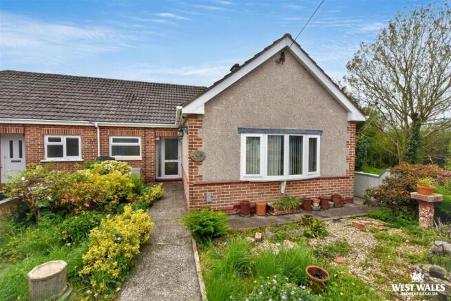 3 bed property, in Brickhurst Close, £215,000