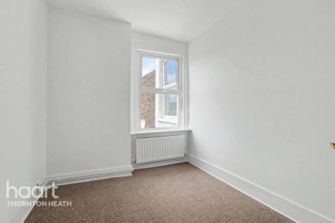 2 bed property, in Mersham Road, £370,000