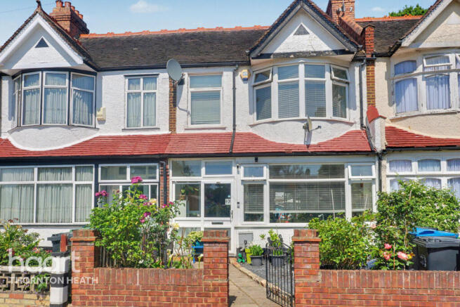 3 bed property, in Mayfield Crescent, £475,000