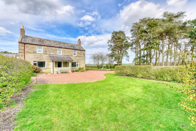5 bed property, in Branton Middlesteads Farmhouse, £440,000