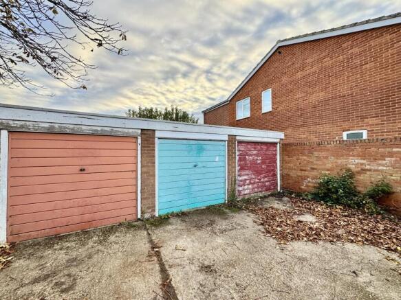 Land, in Pipit Close, £25,000