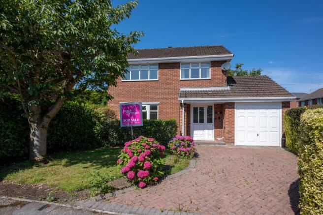 4 bed property, in Victoria Park, £270,000