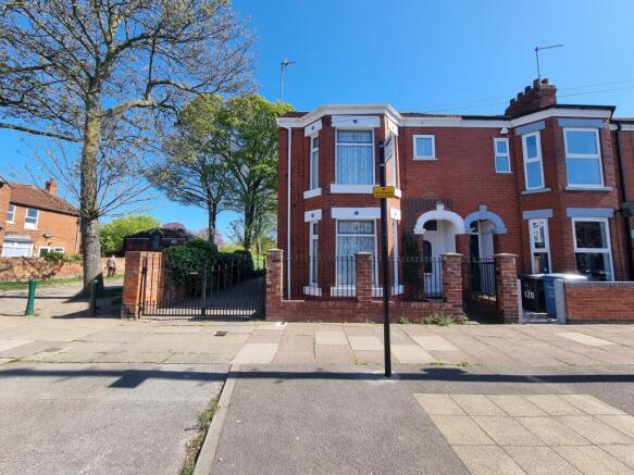 5 bed property, in Summergangs Road, £180,000