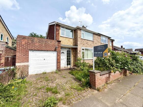 3 bed property, in Plumer Drive, £139,995