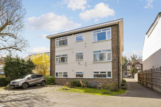 1 bed property, in Pepys Road, £325,000