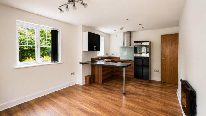 1 bed property, in Birch Close, £150,000
