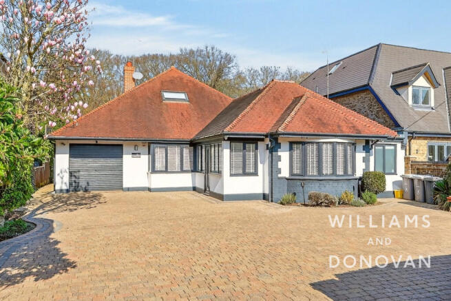 4 bed property, in Shipwrights Drive, £995,000