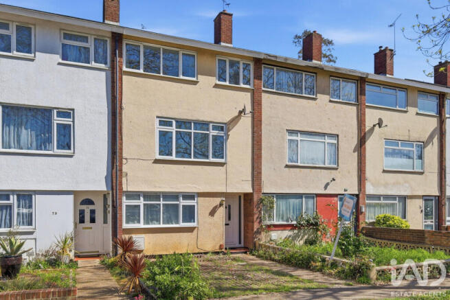 3 bed property, in The Gore, £300,000