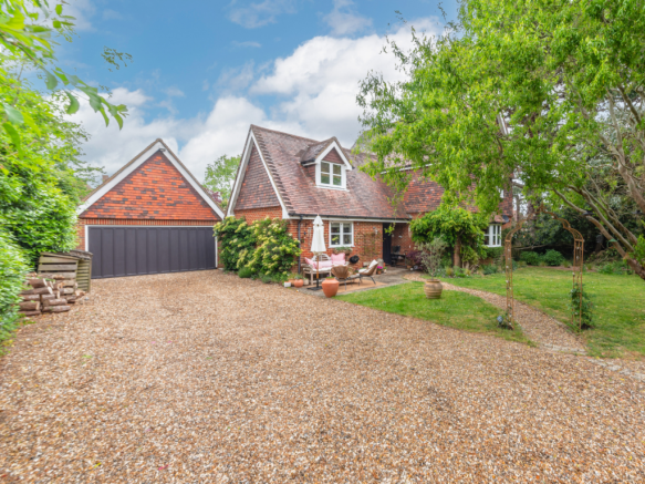 4 bed property, in Waterloo Road, £950,000