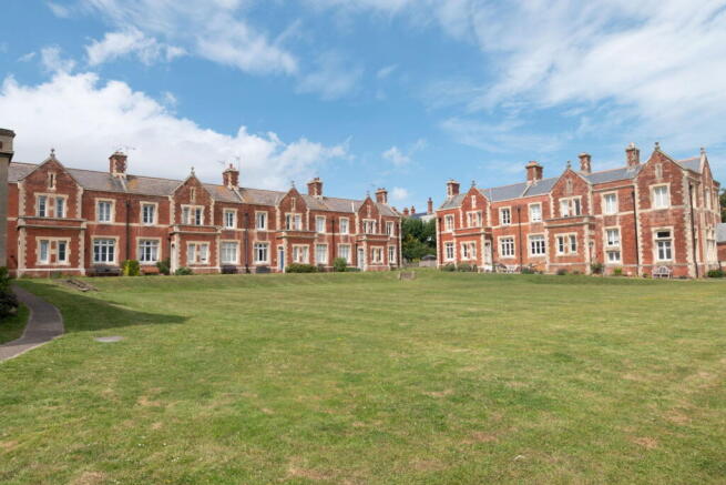 3 bed property, in Victoria Parade, £375,000