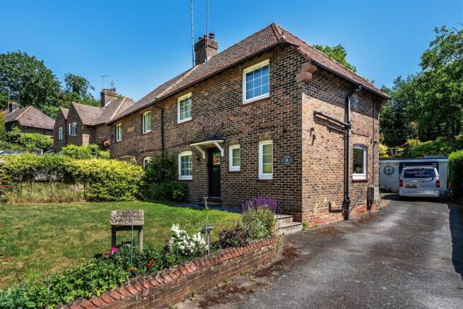 3 bed property, in Tandridge Lane, £625,000