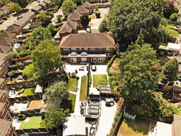 9 bed property, in Barleycorn Drive, £1,000,000