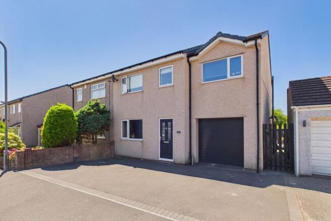 4 bed property, in Winchester Drive, £250,000