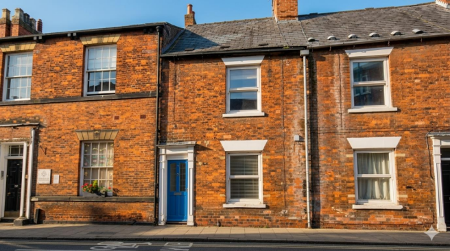 2 bed property, in Lairgate, £179,950
