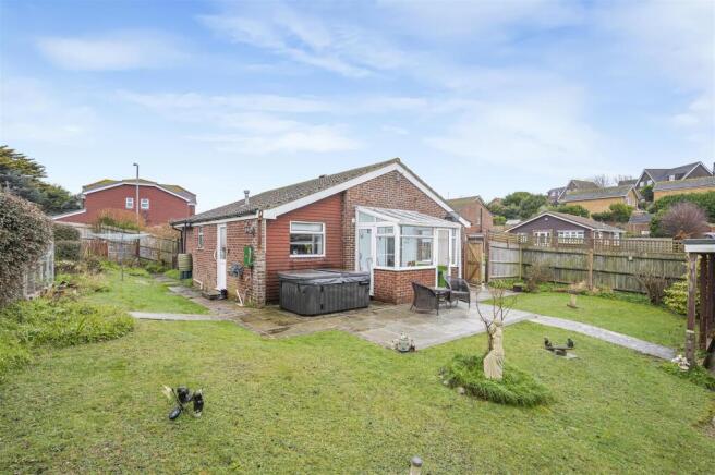 2 bed property, in Princess Drive, £425,000