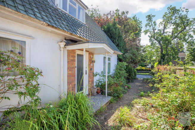 3 bed property, in Greenways, £400,000
