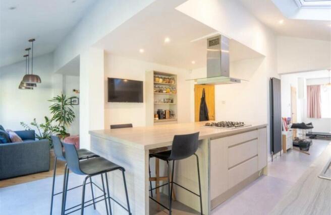 3 bed property, in Stratford Road, £400,000