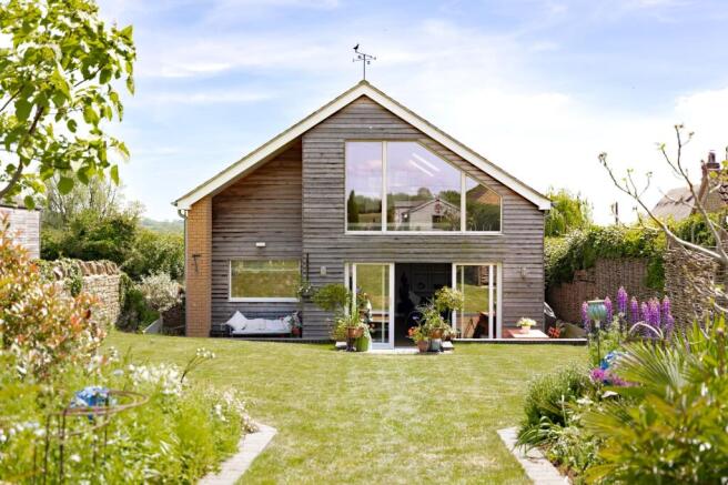 4 bed property, in High Street, £700,000