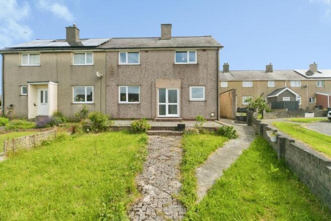 3 bed property, in Trefenai, £160,000